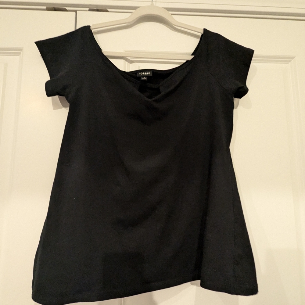 Torrid fitted black top